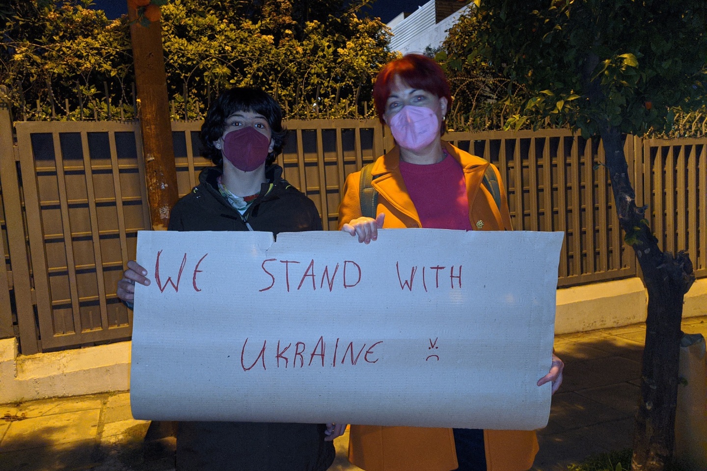 Έλληνες και Ουκρανοί διαδηλώνουν έξω από το προξενείο της Ρωσίας στην Αθήνα