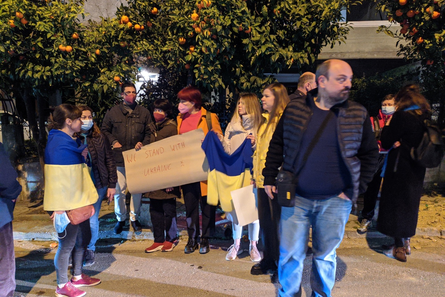 Έλληνες και Ουκρανοί διαδηλώνουν έξω από το προξενείο της Ρωσίας στην Αθήνα