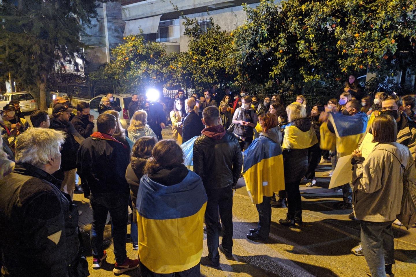 Έλληνες και Ουκρανοί διαδηλώνουν έξω από το προξενείο της Ρωσίας στην Αθήνα