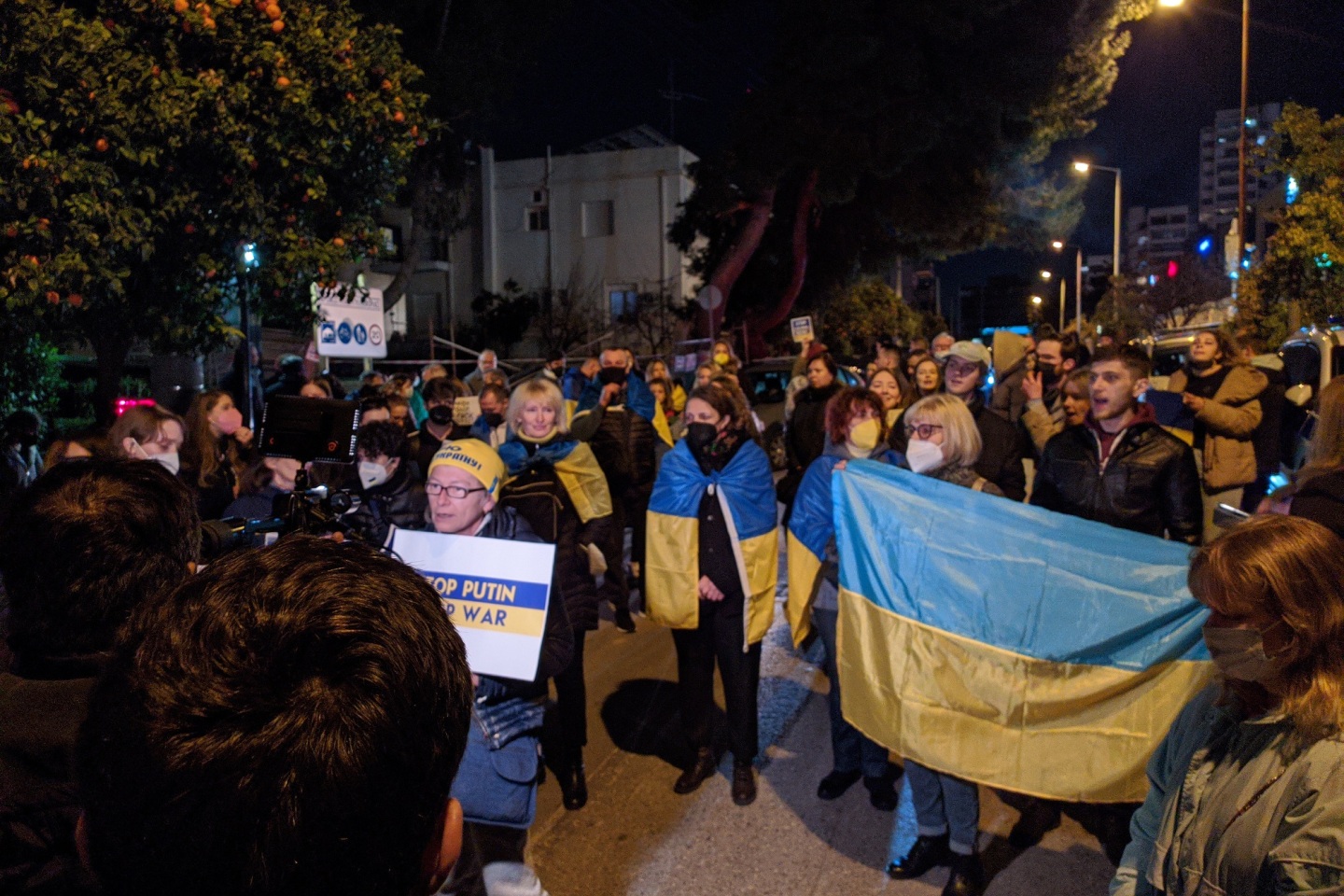 Έλληνες και Ουκρανοί διαδηλώνουν έξω από το προξενείο της Ρωσίας στην Αθήνα