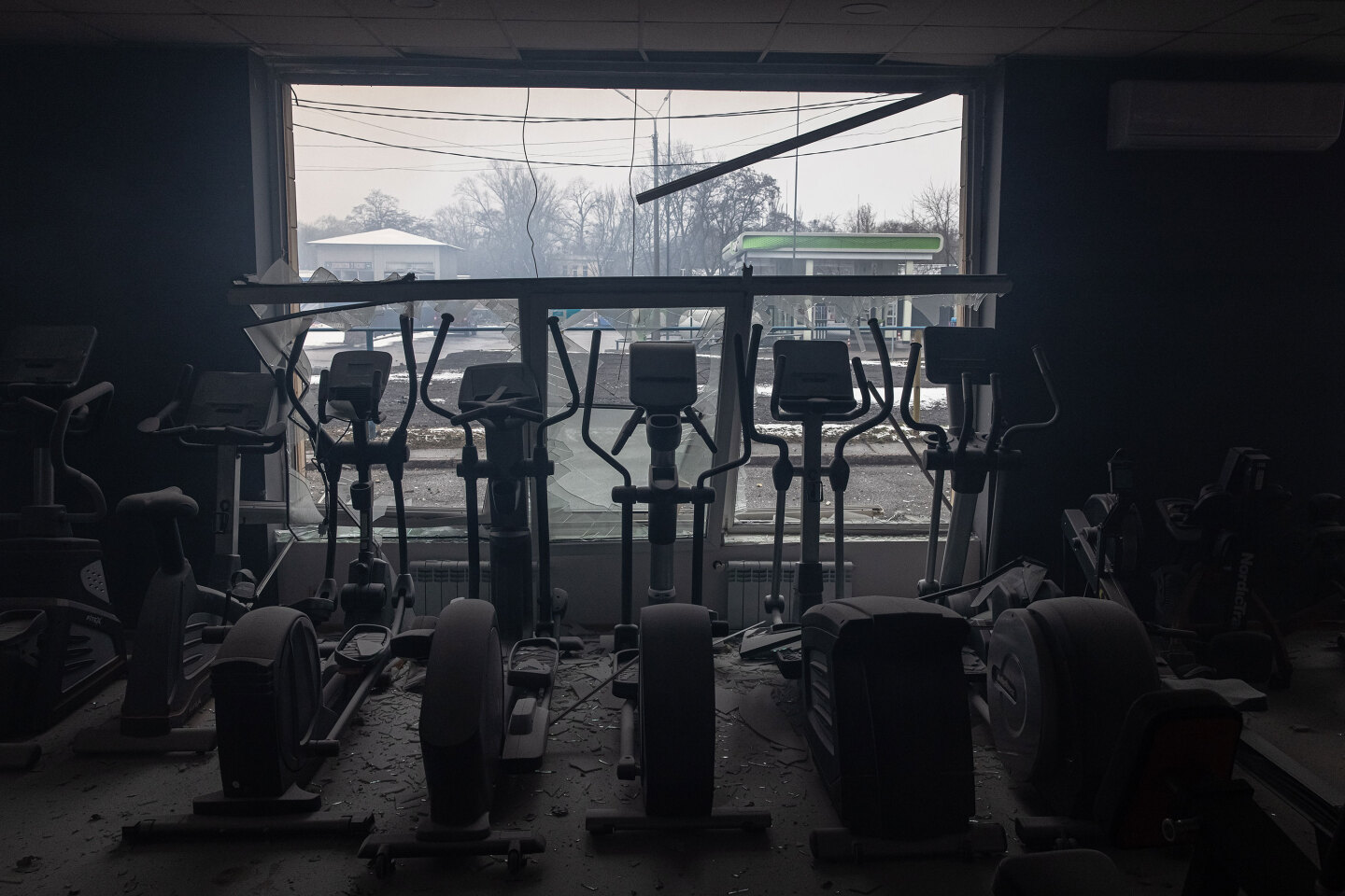 Κατεστραμμένο γυμναστήριο στο Κίεβο μετά από ρωσικό βομβαρδισμό