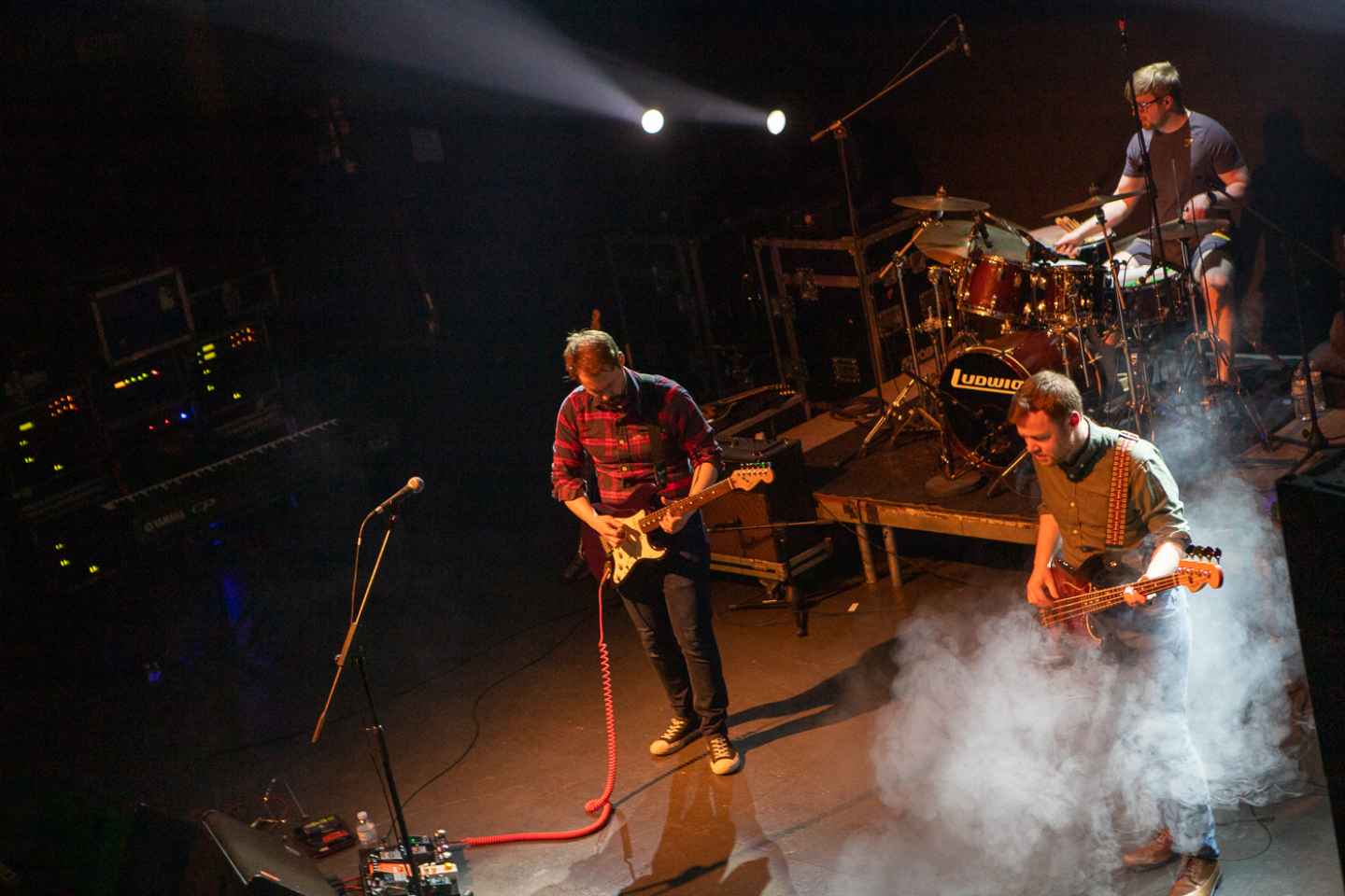 Το συγκρότημα Deuce σε συναυλία στη σκηνή του Gagarin στο Gimme Shelter Film Festival