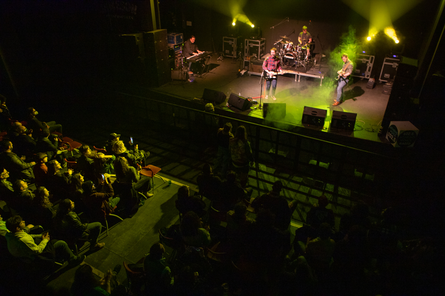 Το συγκρότημα Deuce σε συναυλία στη σκηνή του Gagarin στο Gimme Shelter Film Festival