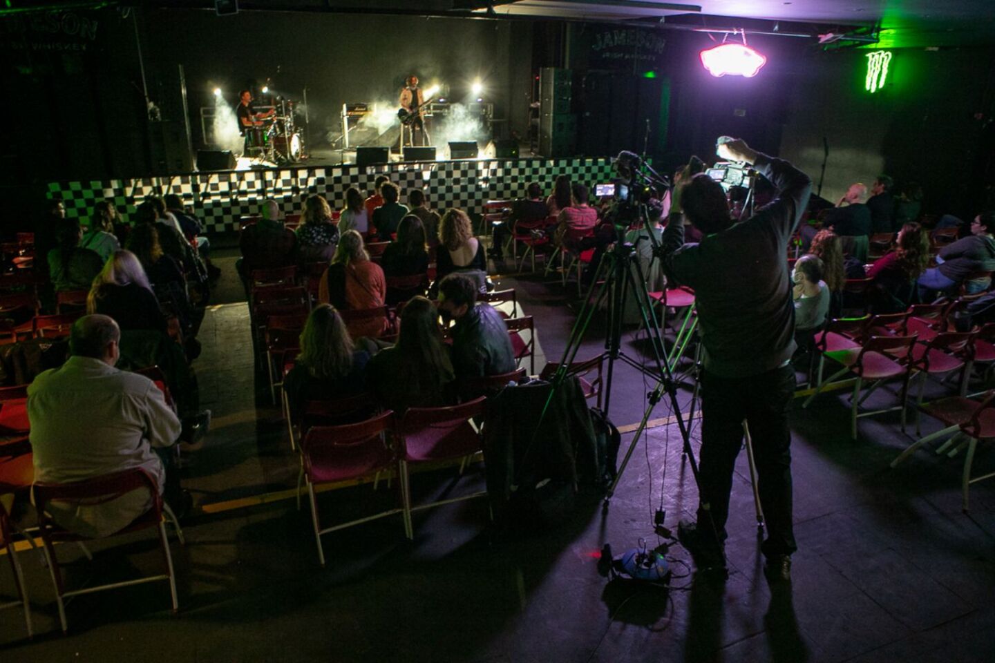 Το συγκρότημα The Noise Figures σε συναυλία στη σκηνή του Gagarin στο Gimme Shelter Film Festival