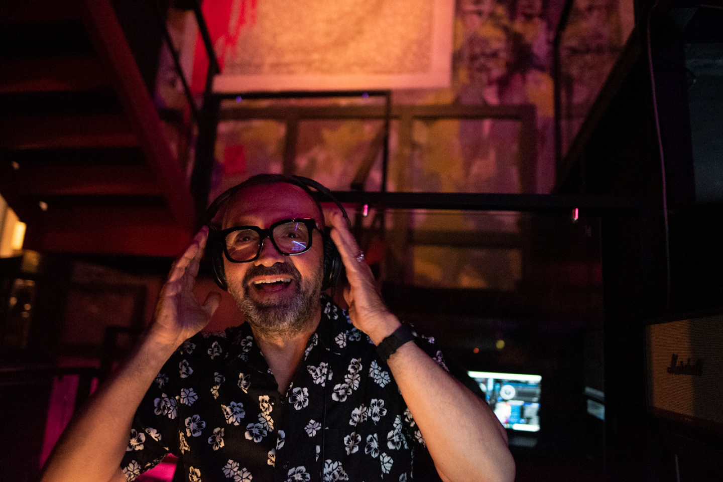 Sunday OST: 20 στιγμές από το πάρτι του ραδιοφωνικού σταθμού Athens Voice 102.5 στο bar Εφημερίδα ATH, στην καρδιά της Αθήνας