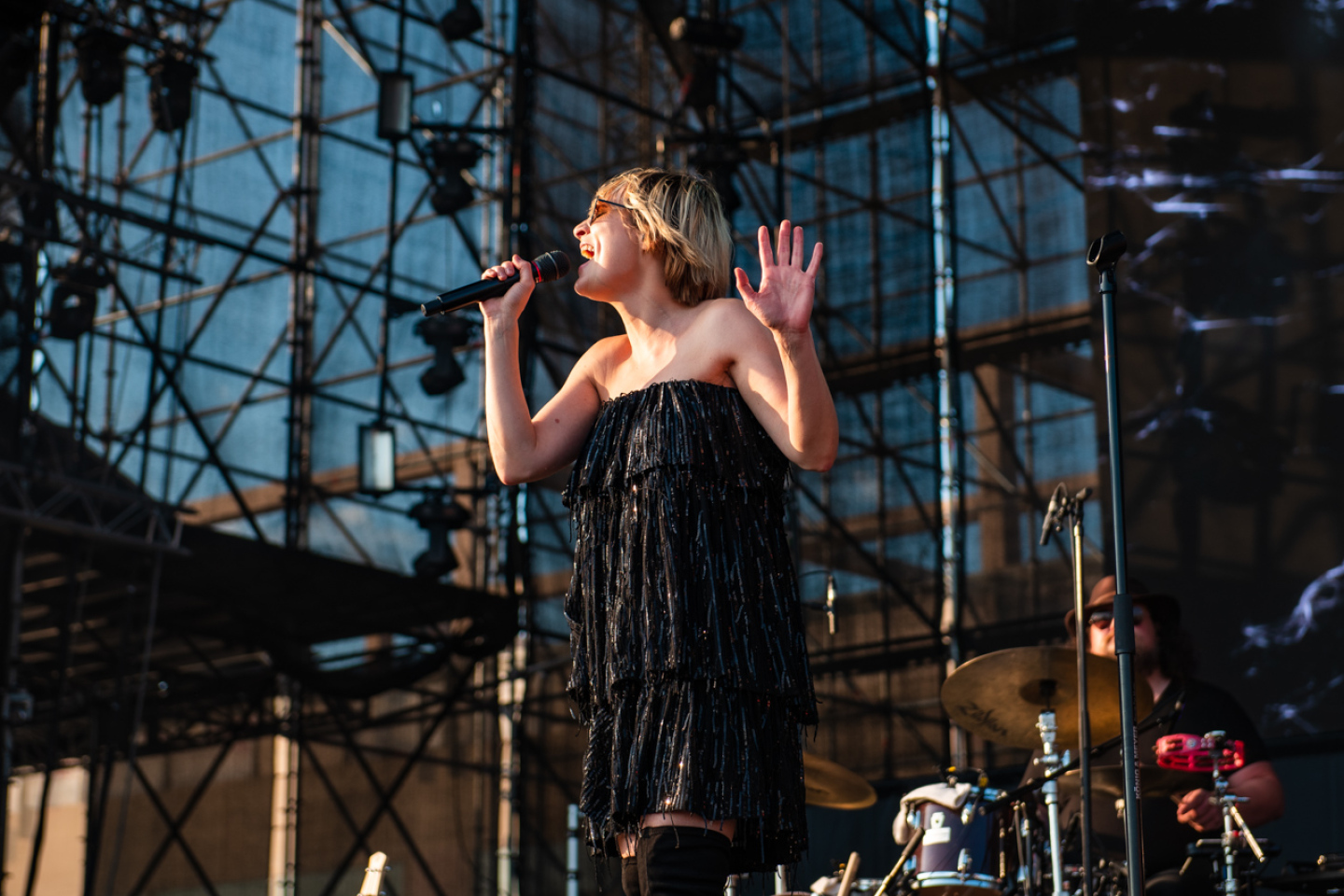 Φωτορεπορτάζ από την εμφάνιση των London Grammar, LP, Hooverphonic, D3lta, Daphne & The Fuzz στο φεστιβάλ Release Athens 2022, στην Πλατεία Νερού.