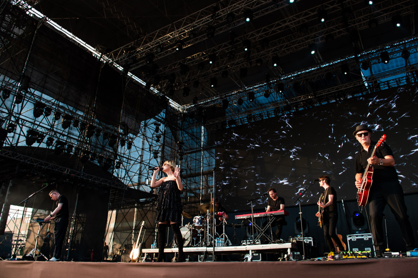 Φωτορεπορτάζ από την εμφάνιση των London Grammar, LP, Hooverphonic, D3lta, Daphne & The Fuzz στο φεστιβάλ Release Athens 2022, στην Πλατεία Νερού.