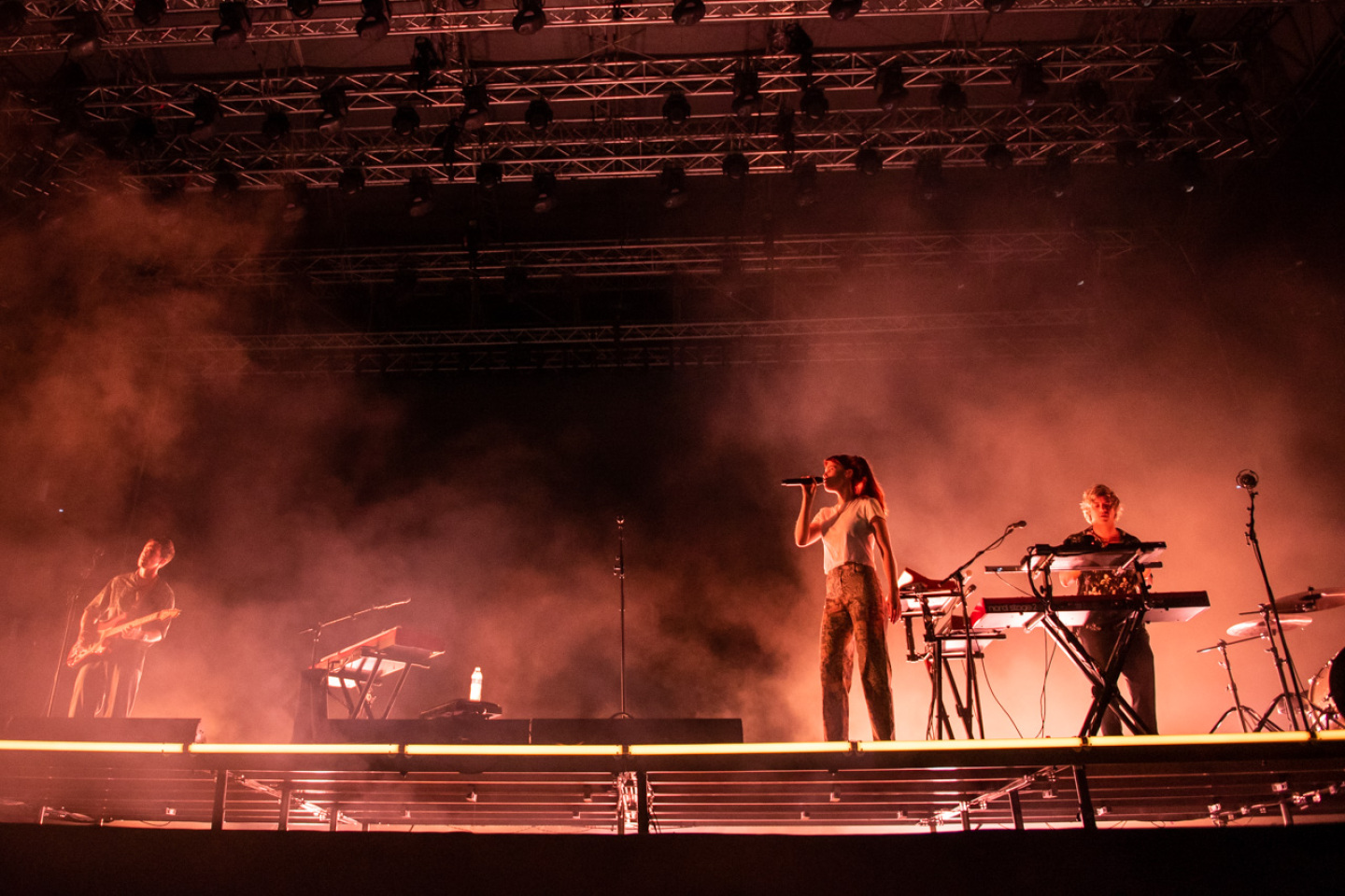 Φωτορεπορτάζ από την εμφάνιση των London Grammar, LP, Hooverphonic, D3lta, Daphne & The Fuzz στο φεστιβάλ Release Athens 2022, στην Πλατεία Νερού.