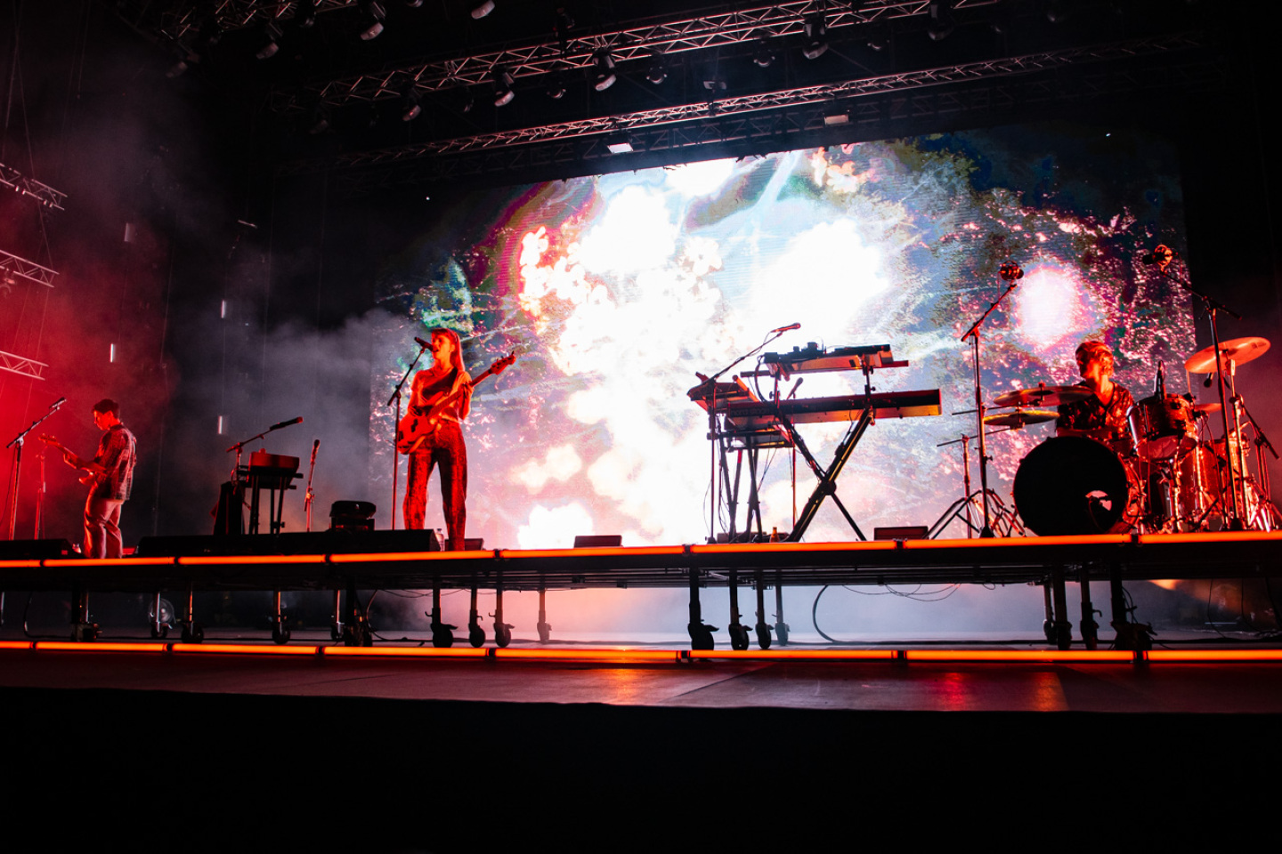 Φωτορεπορτάζ από την εμφάνιση των London Grammar, LP, Hooverphonic, D3lta, Daphne & The Fuzz στο φεστιβάλ Release Athens 2022, στην Πλατεία Νερού.