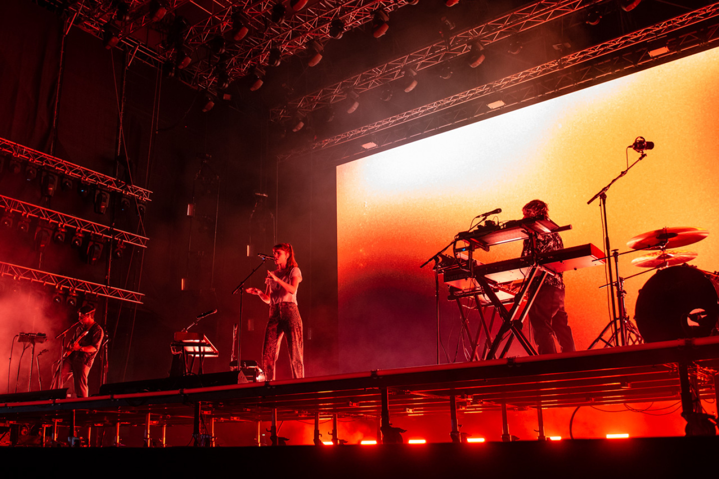 Φωτορεπορτάζ από την εμφάνιση των London Grammar, LP, Hooverphonic, D3lta, Daphne & The Fuzz στο φεστιβάλ Release Athens 2022, στην Πλατεία Νερού.