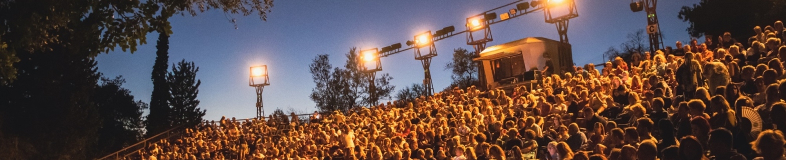 Φ hill Sessions 2026 στον λόφο Φιλοπάππου: συναυλίες, διεθνείς και Έλληνες καλλιτέχνες σε ένα καλοκαιρινό φεστιβάλ στην Αθήνα.