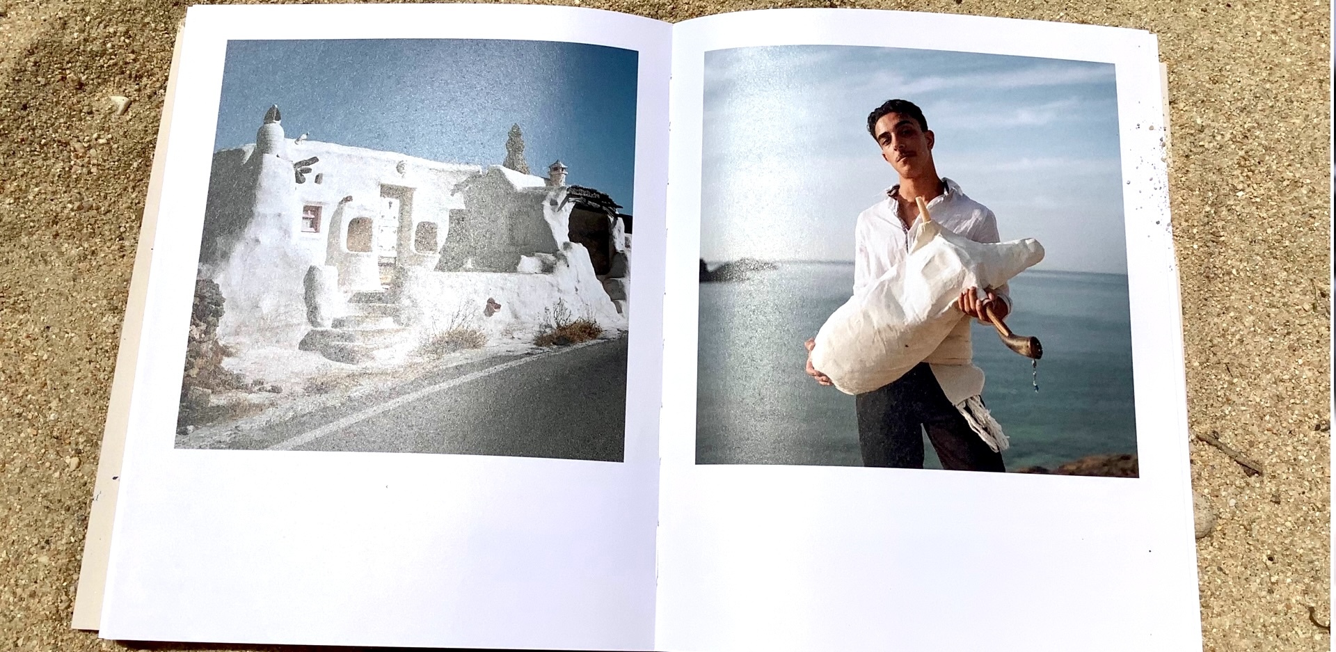 «Φως εκ Φωτός: Χίλιες Ημέρες στη Μύκονο»: Ο φωτογράφος Σπύρος Παλούκης καδράρει το νησί των ανέμων συγκλονιστικά αλλιώς