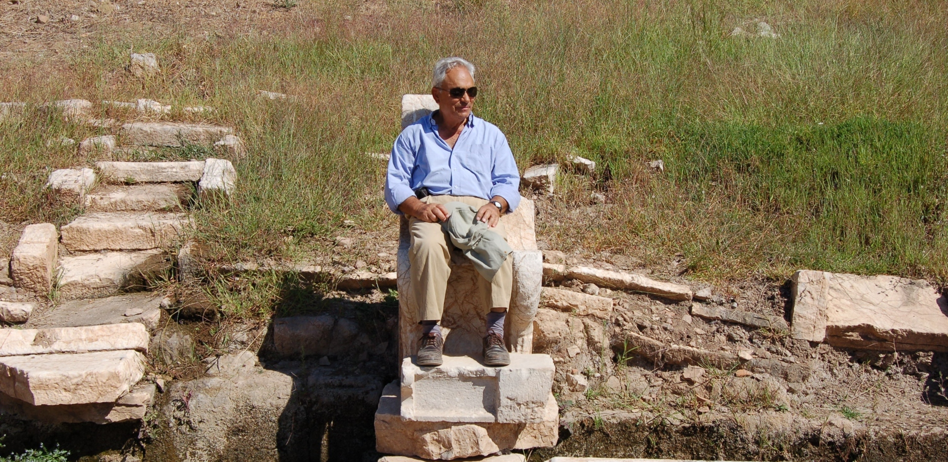 Ο Πέτρος Θέμελης κατά τη διάρκεια ανασκαφών στην αρχαία Μεσσήνη
