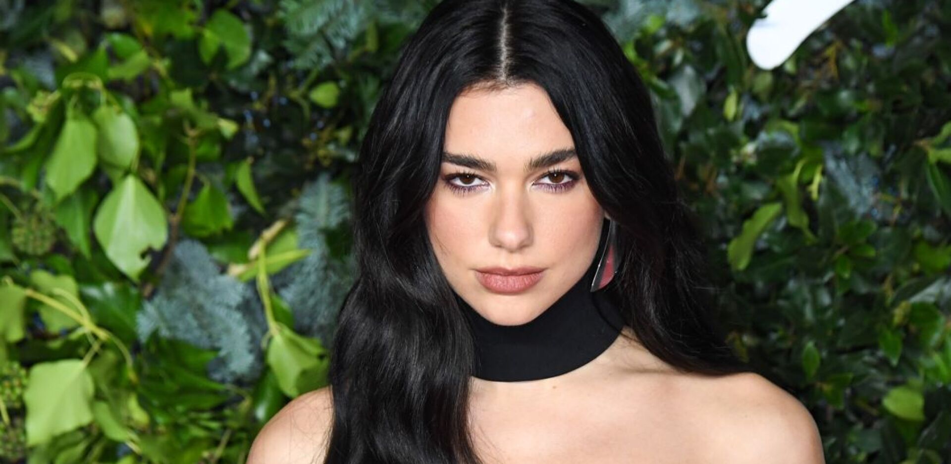 Ντούα Λίπα (Dua Lipa): Η ιστορία του κοριτσιού από την Πρίστινα που κάνει διαπλανητική καριέρα, υπερασπίζεται τη γυναικεία ενδυνάμωση και την κοινωνική ισότητα. 