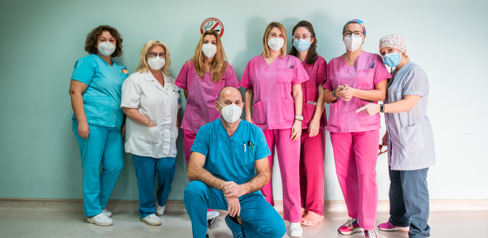 Γιατροί και νοσηλευτικό προσωπικό του νοσοκομείου Ευαγγελισμός στην Αθήνα