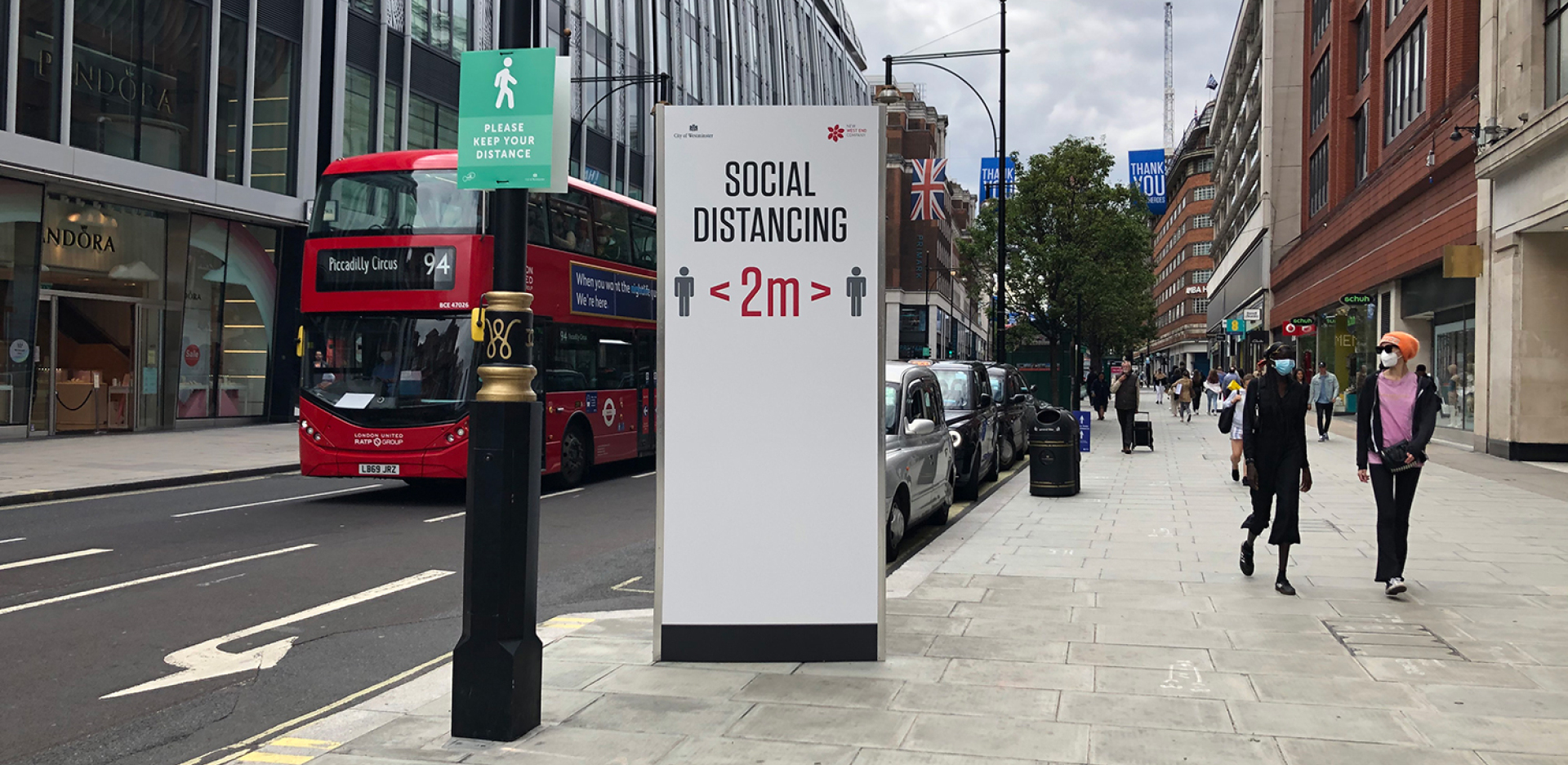 Το Λονδίνο ζει ακόμα στη σκιά της πανδημίας