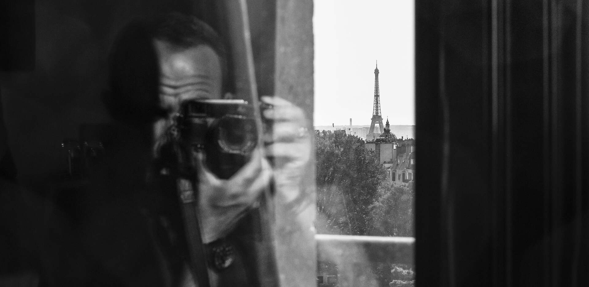 Ο Νίκος Αλιάγας στέλνει γράμμα και φωτογραφίες από το Παρίσι 