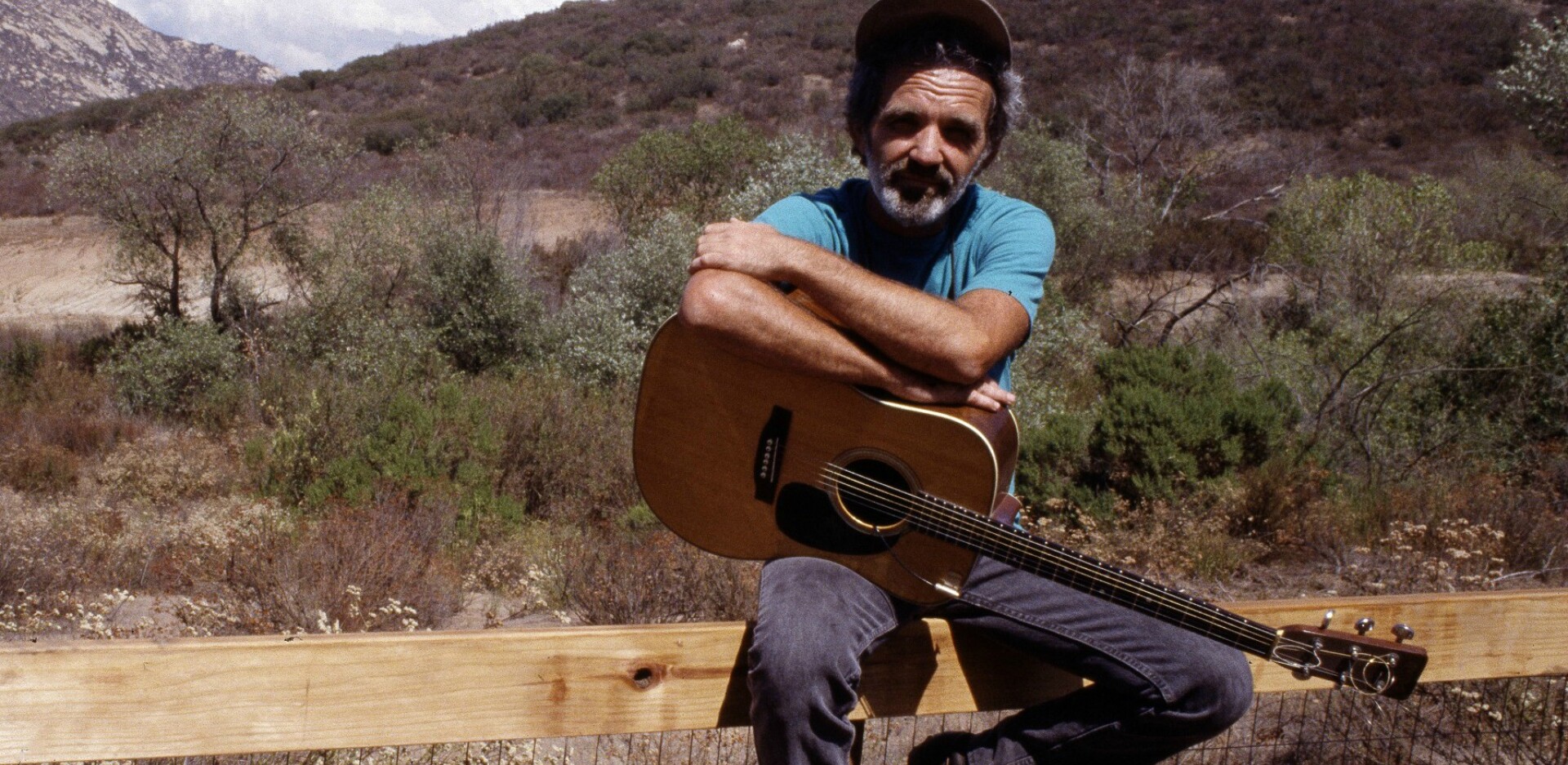 O J.J. Cale κοντά στο σπίτι του στο Σαν Ντιέγκο, Καλιφόρνια, 1989 
