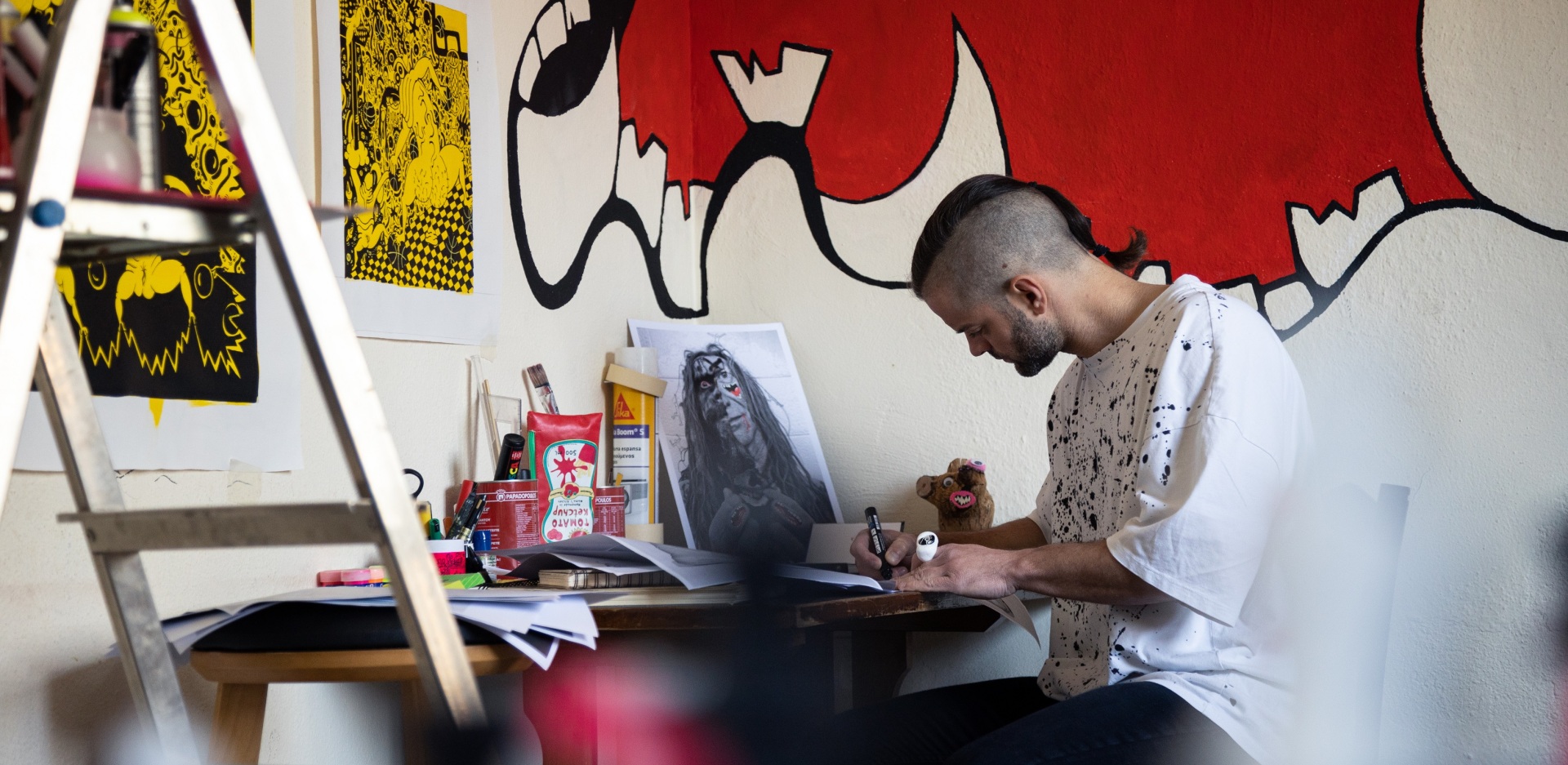 Ο εικαστικός Γιώργος Τζινούδης