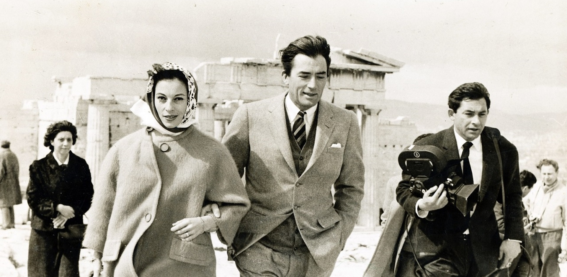 Ο Βασίλης Μάρος με τον Γκρέγκορι Πεκ και τη γυναίκα του από την ξενάγησή τους στην Ακρόπολη