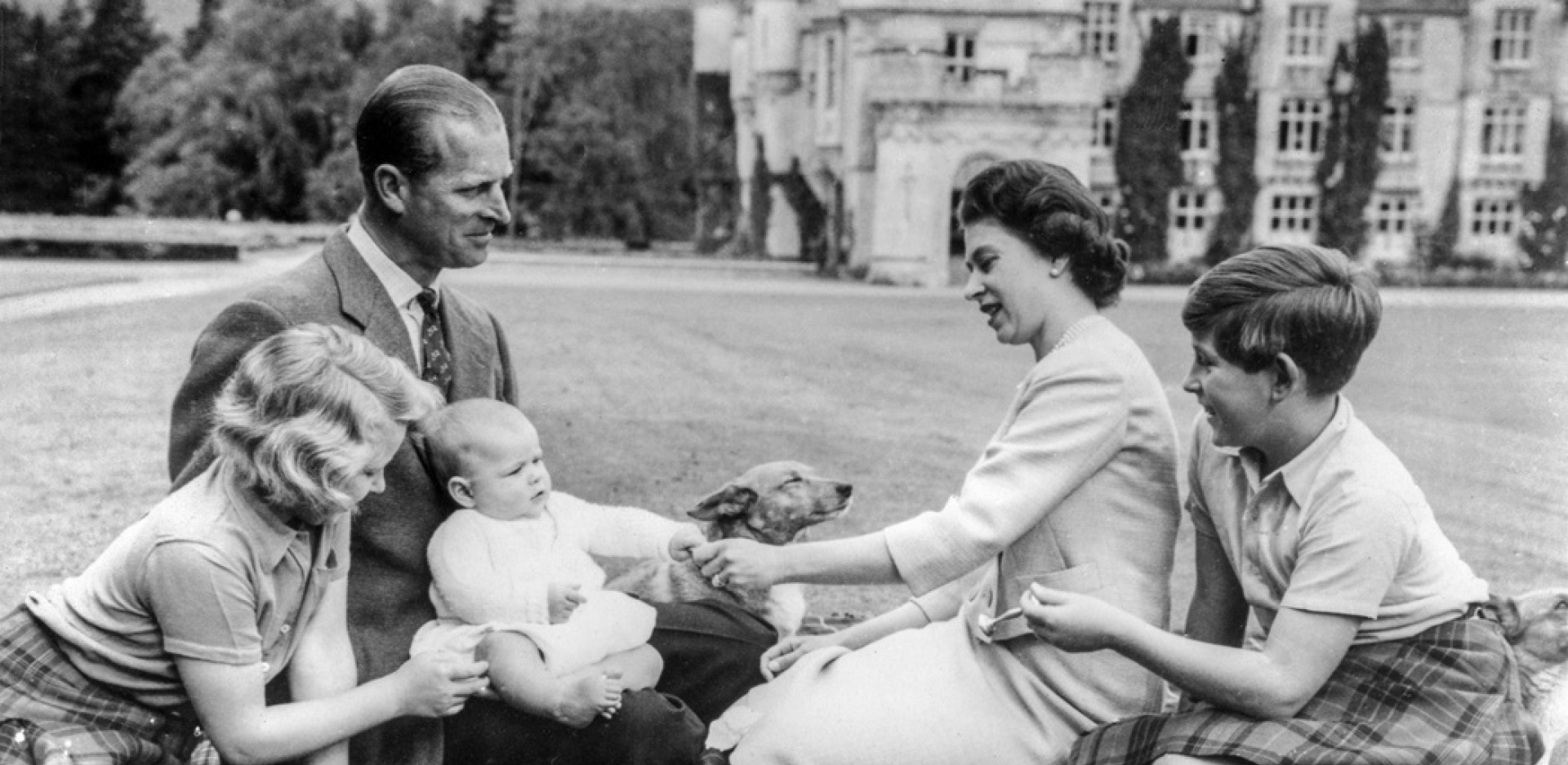 Η βασίλισσα Ελισάβετ και ο πρίγκιπας Φίλιππος με τα τρία μικρότερα παιδιά τους το 1970