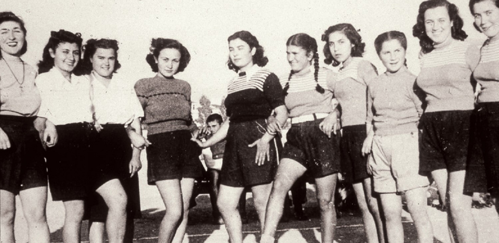 Η ομάδα βόλεϊ ΑΟΝΣ τη δεκαετία του 1930.