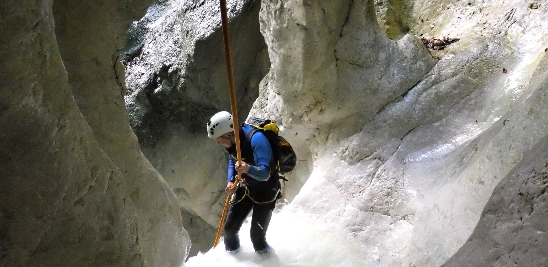 Ο 82χρονος Βόλφγκανγκ Στράιχερ, που έχει διασχίσει πάνω από 1000 φαράγγια ανά τον πλανήτη, έρχεται στην Ελλάδα για το Διεθνές Φεστιβάλ Canyoning.