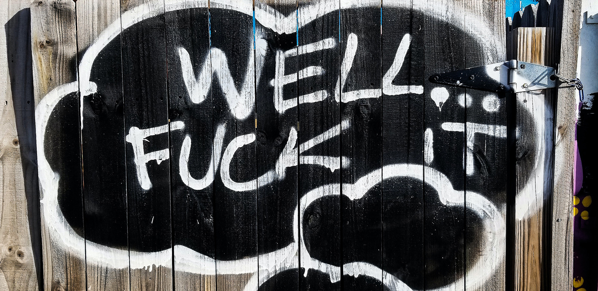 Τοιχος με γκράφιτι. 