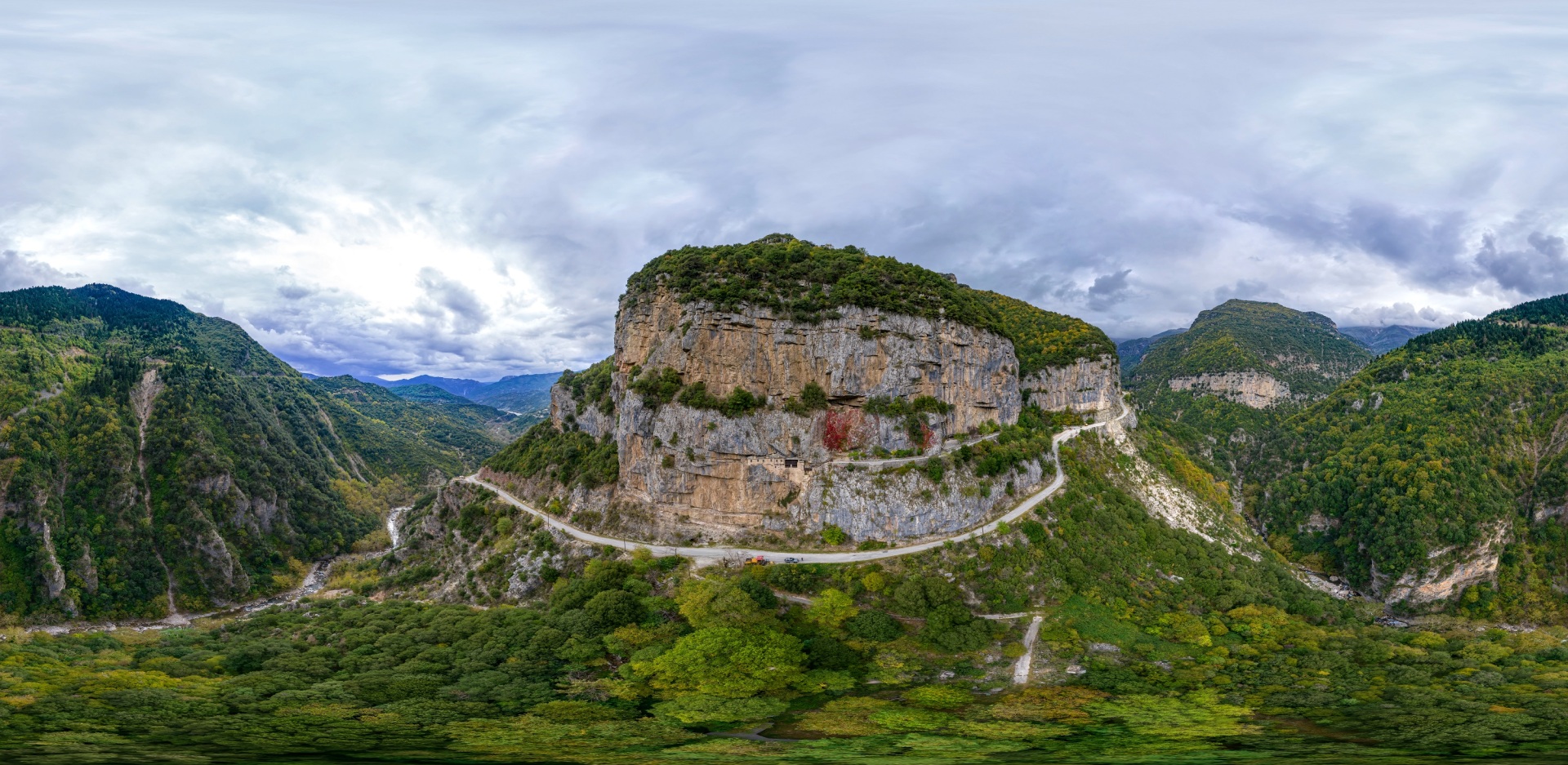 Ταξίδι στους Καλαρρύτες: Μια πρωτότυπη εικονική περιήγηση στην Κηπίνα και το ιστορικό μοναστήρι της περιοχής