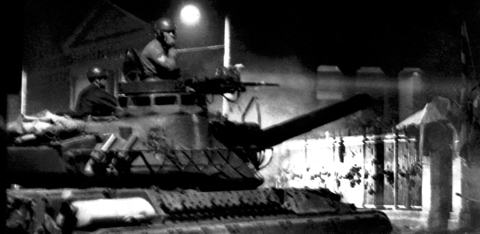 Εξέγερση του Πολυτεχνείου: 50 έτη συμπληρώνονται από τη νύχτα της 17ης Νοεμβρίου 1973 - Το χρονικό της αρχής της κατάρρευσης του χουντικού καθεστώτος σε εικόνες