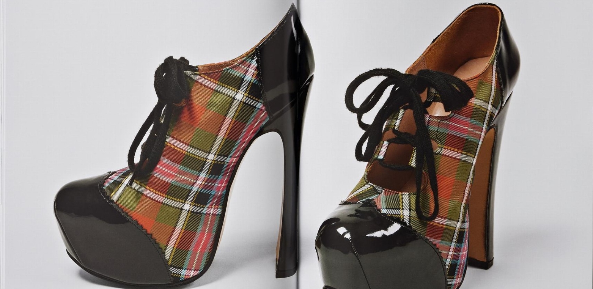 Η εικόνα είναι από το coffee-table book της Taschen «Shoes A-Z»