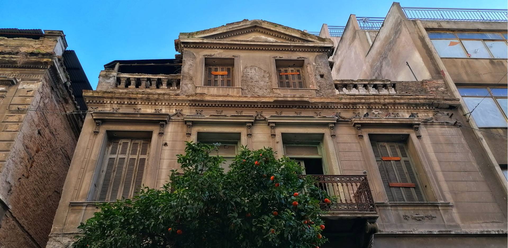Η μελέτη της διαΝΕΟσις για τα εγκαταλελειμμένα διατηρητέα κτίρια της Αθήνας