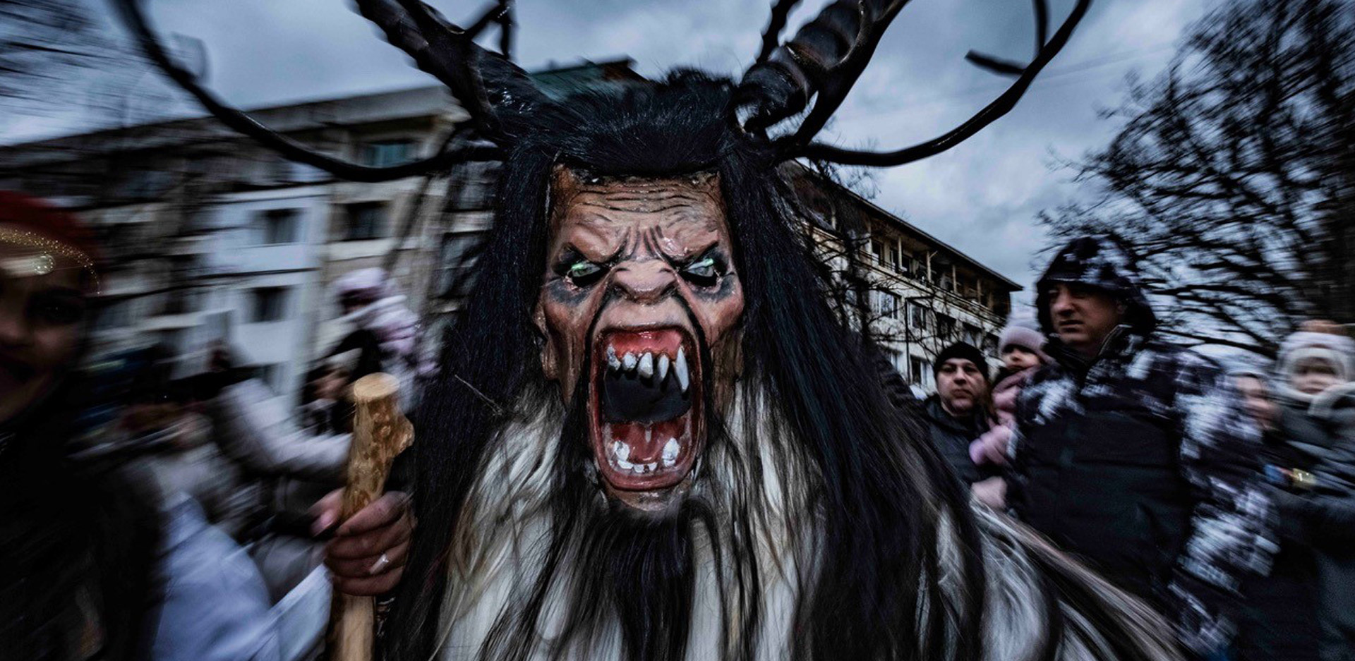 Surva Festival: Ένα Photo Story του Τάσσου Βρετού από την καρναβαλική γιορτή στη Βουλγαρία