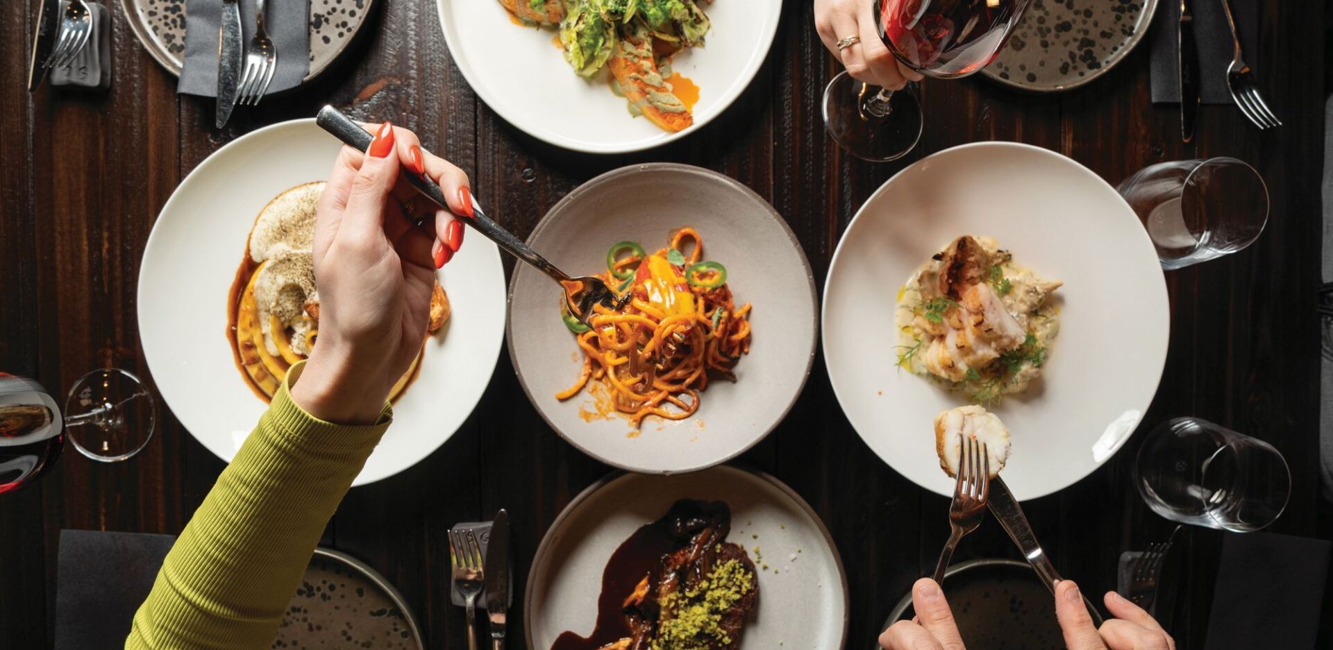  19 στέκια στη σκιά της Ακρόπολης