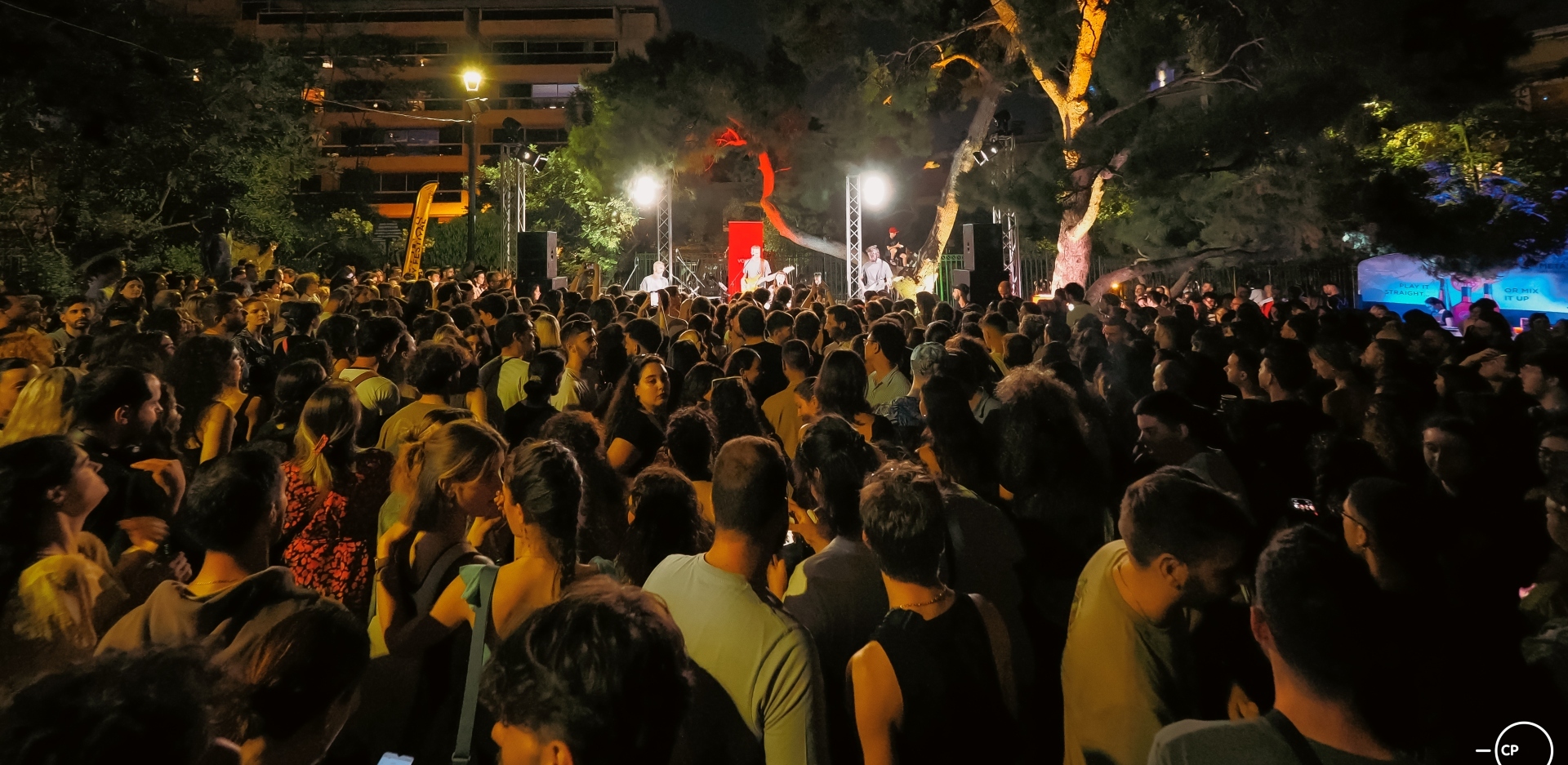 Voice 102.5: Μία μαγική βραδιά με Billie Kark και Alkyone στην Πλατεία δεξαμενής