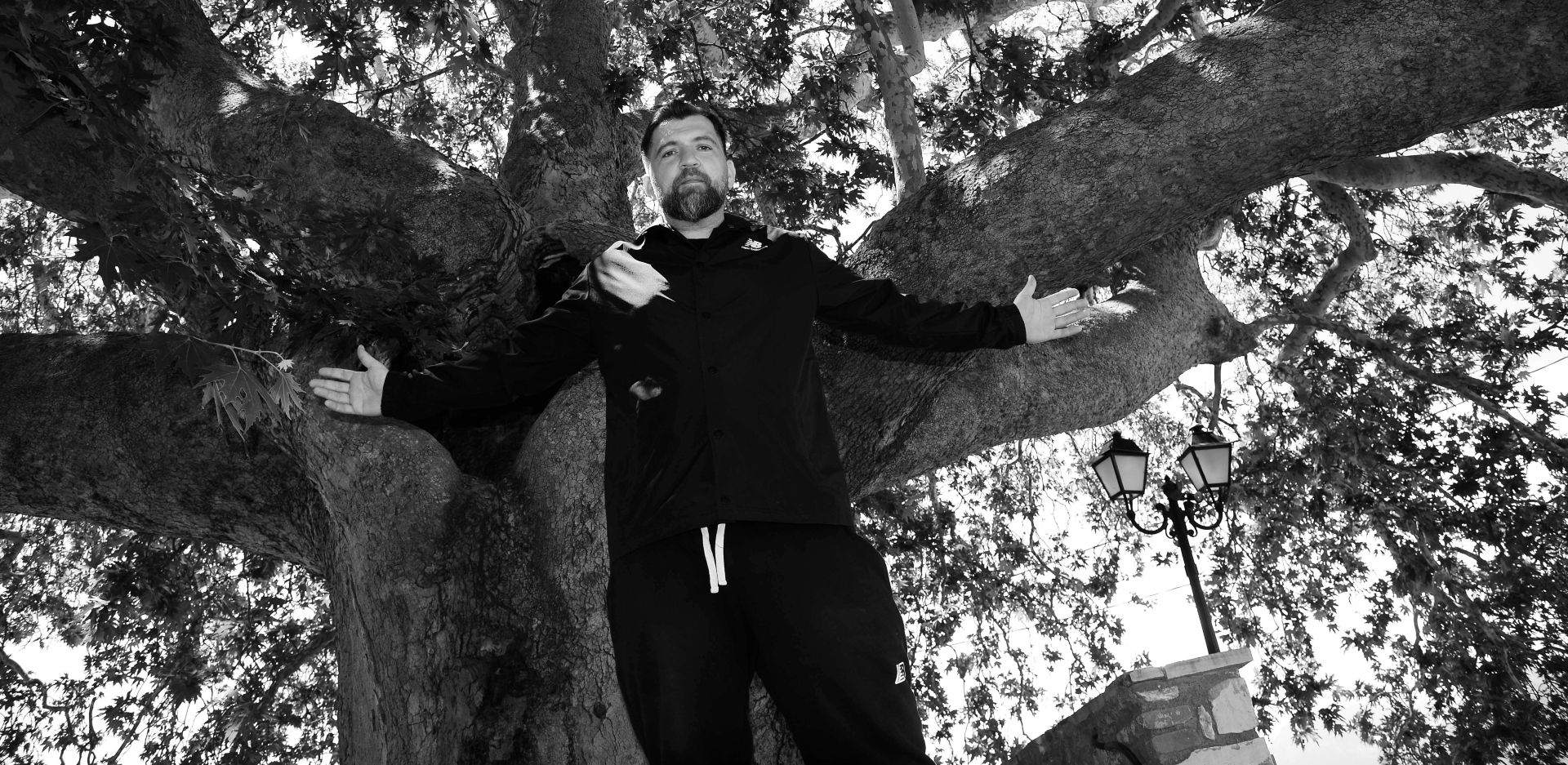 Anser: Συνέντευξη με τον ράπερ από τη Σπάρτη για τα νέα τραγούδια του, τη μουσική και τη ζωή του.