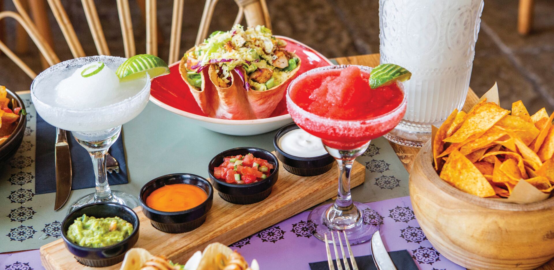 17 resto που μας ταξιδεύουν με τις γεύσεις τους σε όλο τον κόσμο