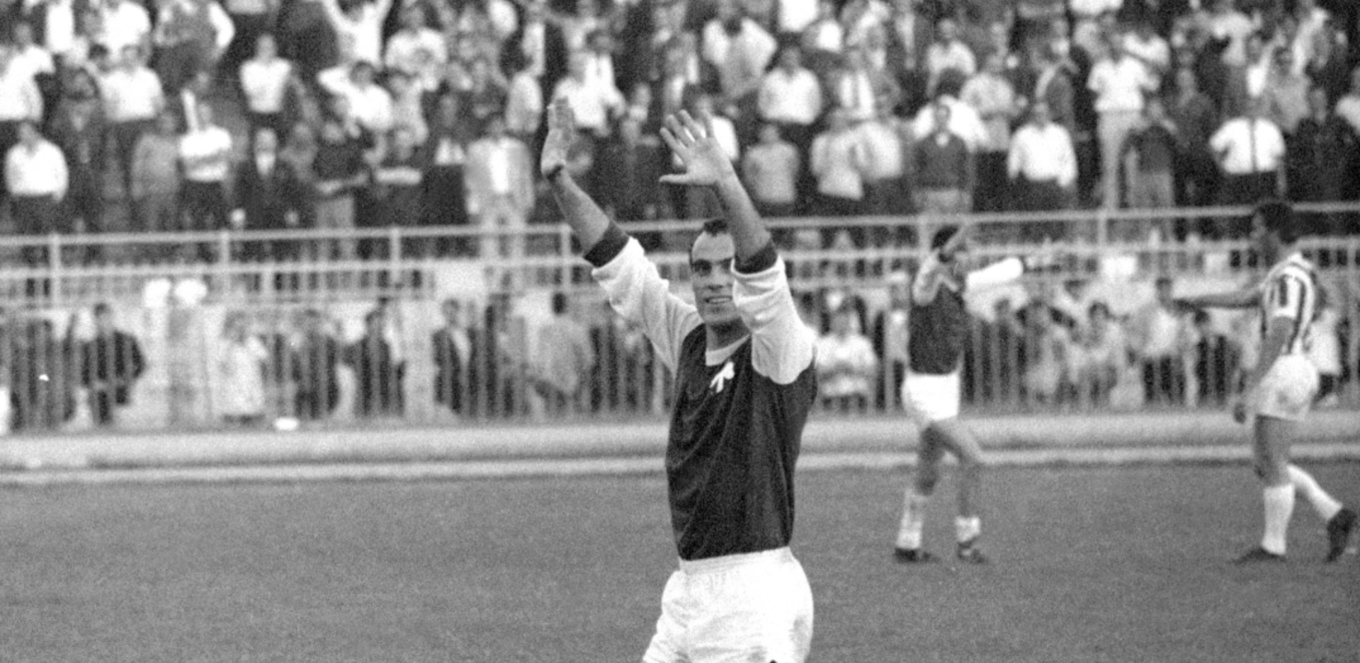 Μίμης Δομάζος: Ο Στρατηγός του ελληνικού ποδοσφαίρου