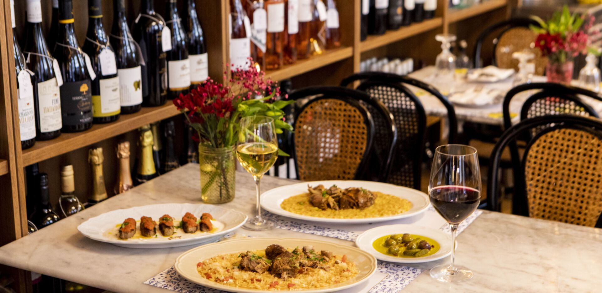 14 νόστιμα στέκια για όσους αγαπούν το κέντρο της πόλης