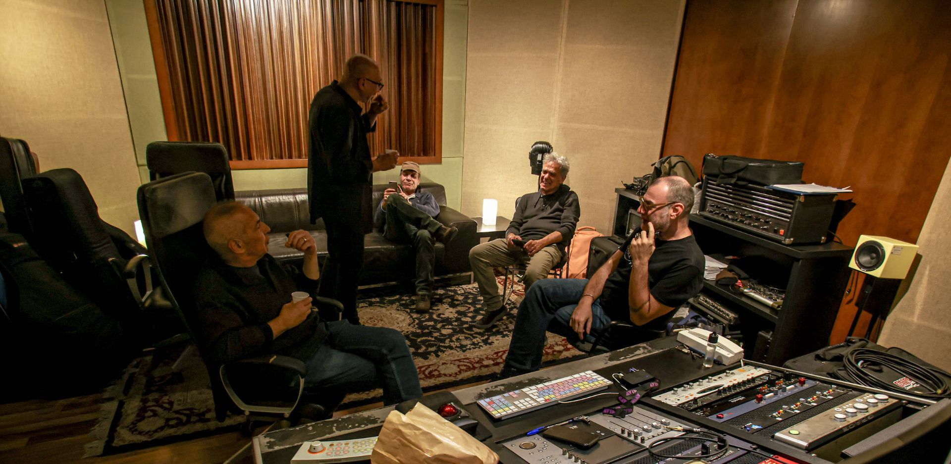 Γιάννης Ντρενογιάννης - VooeeTone: Παραμένω ένας πιτσιρικάς που λαχταράει να παίξει μουσική