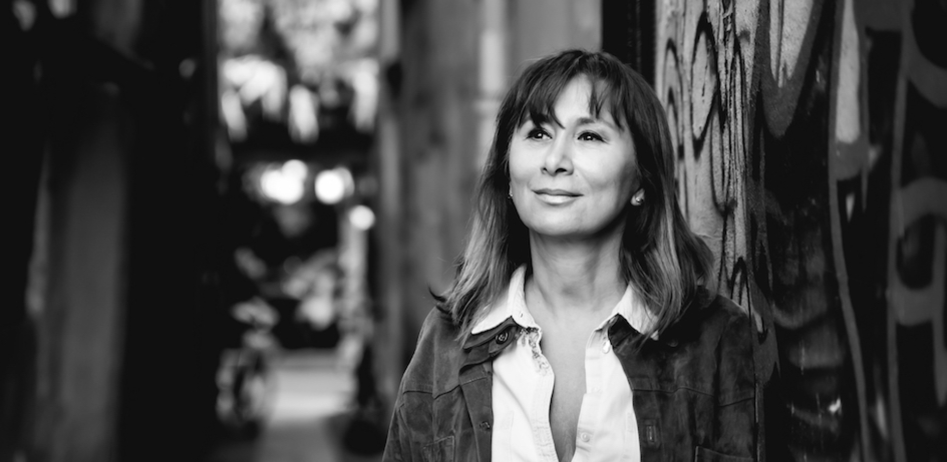 Χριστίνα Δράκου: Συνέντευξη με τη βραβευμένη φωτογράφο για την έκθεση που καταγράφει street art έργα σε όλο τον κόσμο.