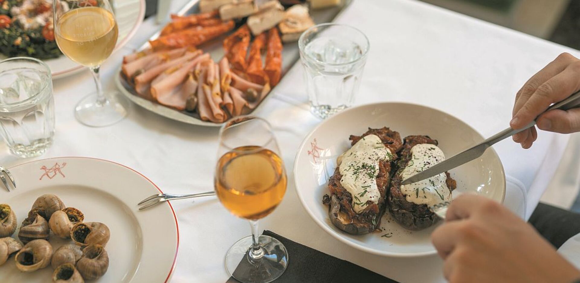 25 εστιατόρια με ακαταμάχητη ελληνική κουζίνα