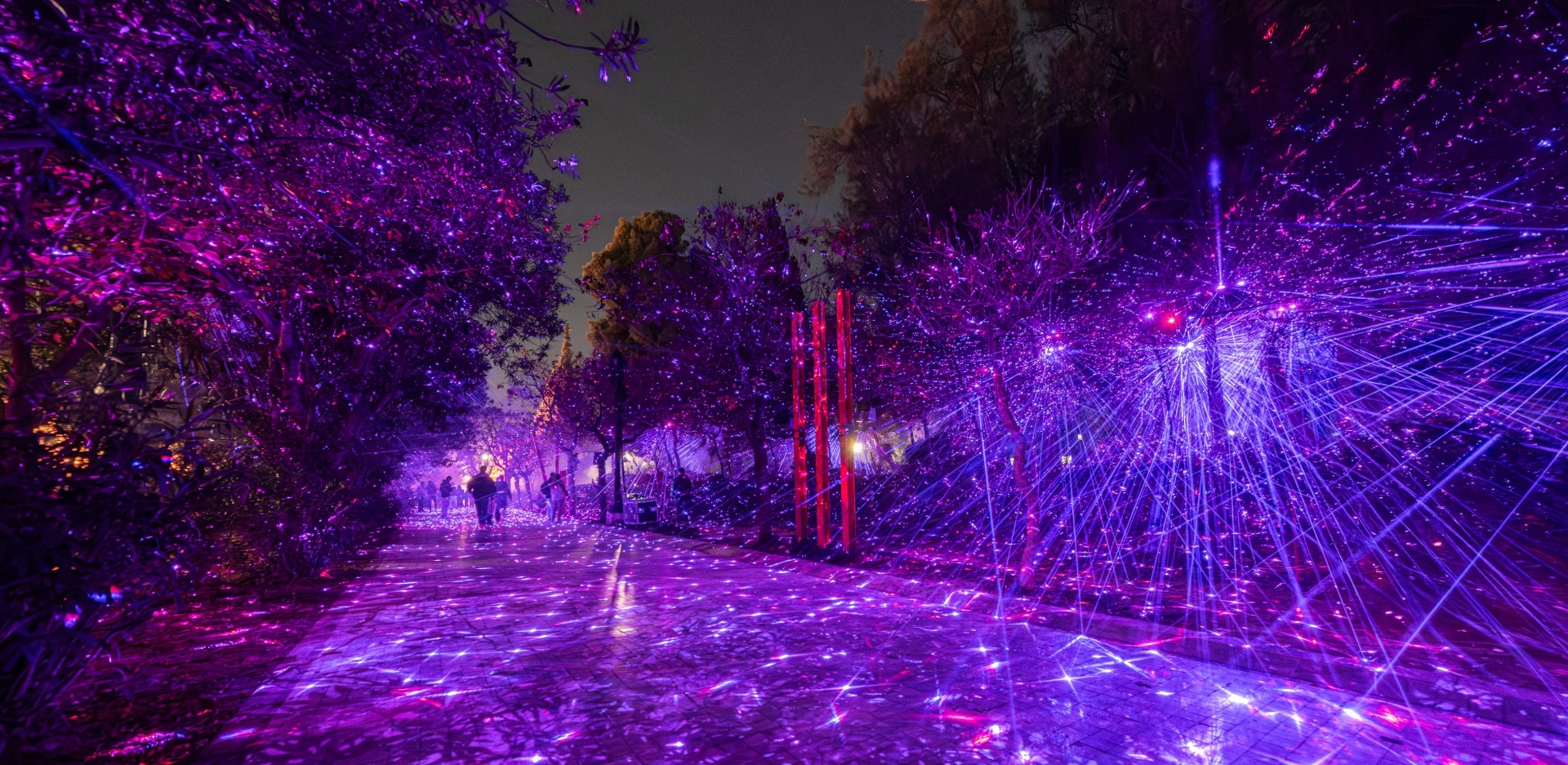 OXI AKOMA-Ποιο είναι το πρόσωπο πίσω από το φωτεινό πάρκο στο Πεδίον του Άρεως; 