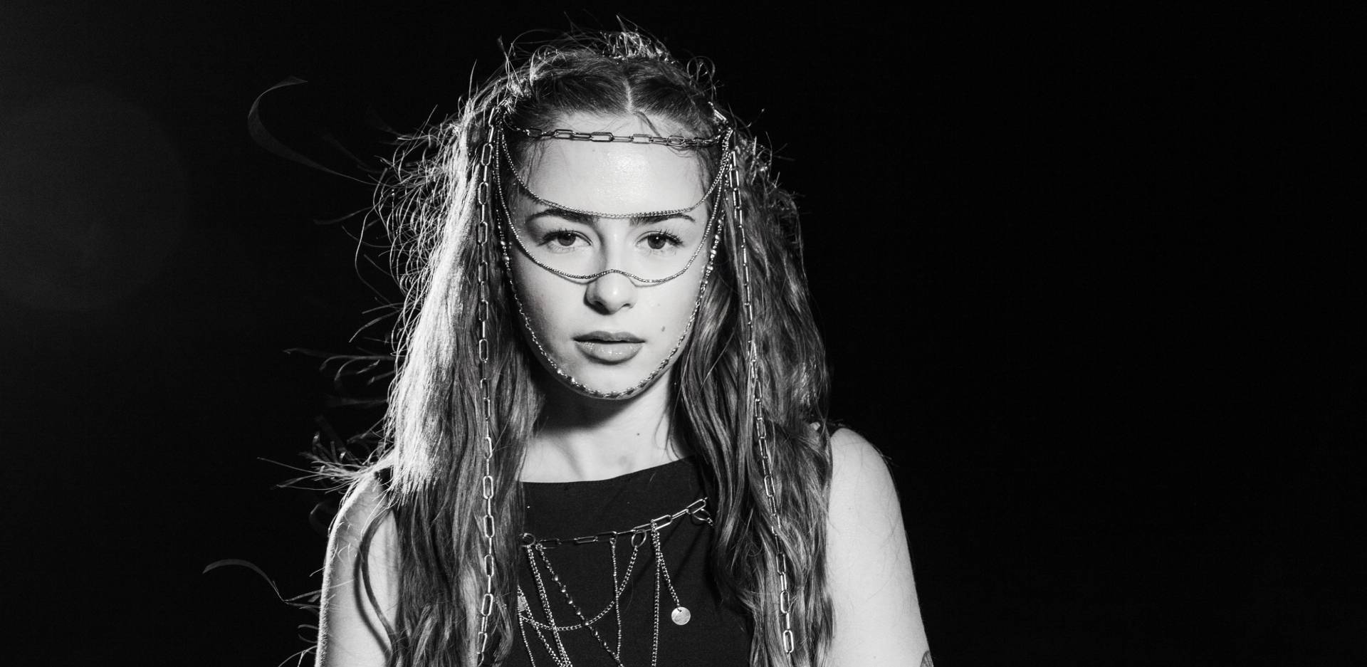 Billie Kark: Μόνο από τη μουσική, χωρίς social και παράλληλα πρότζεκτ, δύσκολα επιβιώνεις