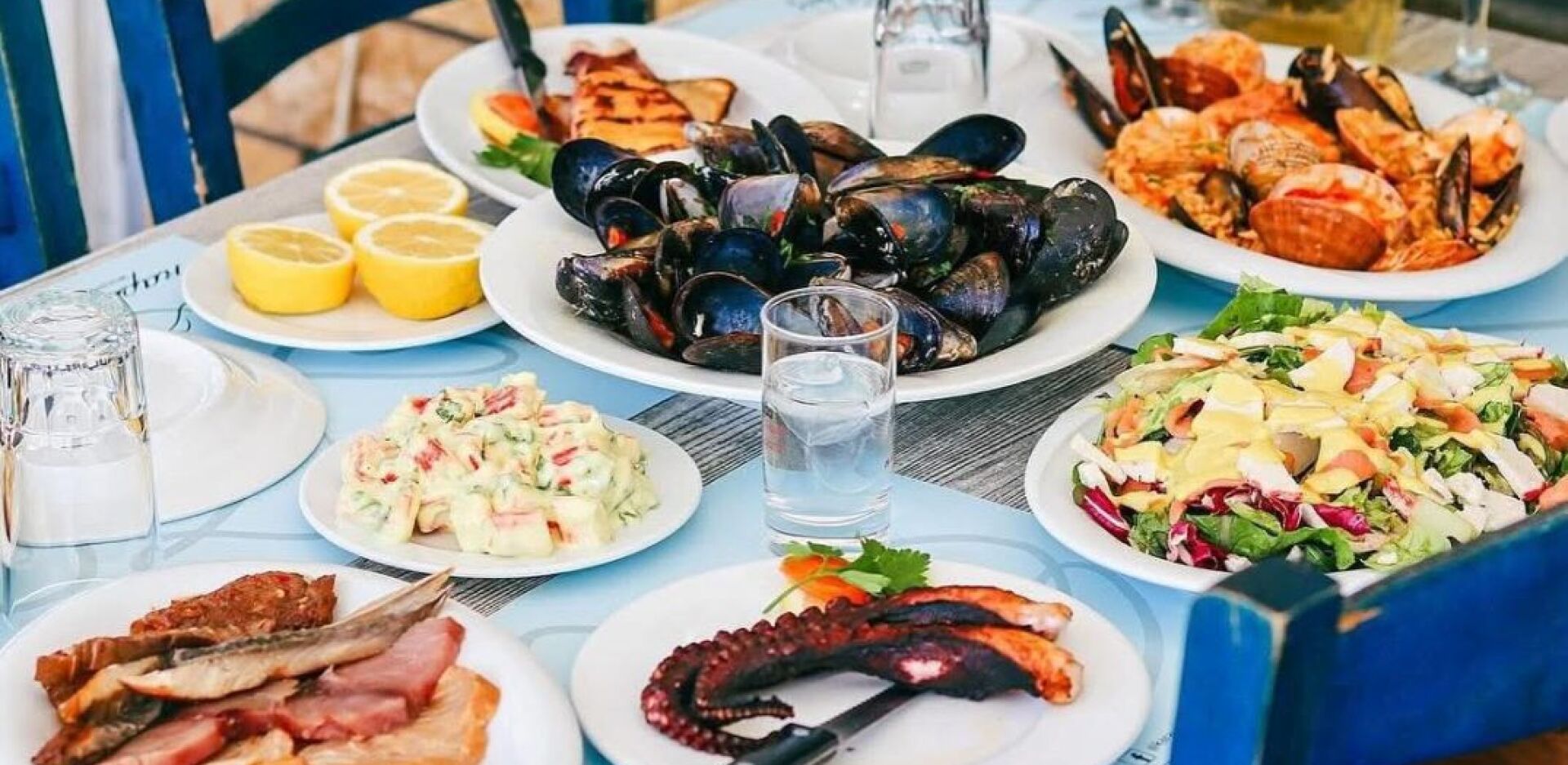 13 στέκια για ψαράκια και θαλασσινά