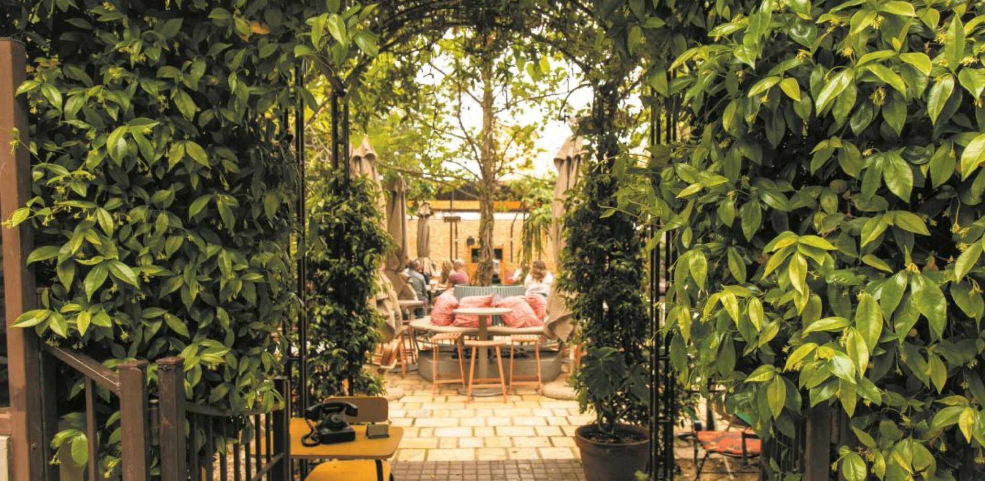 6 νόστιμα στέκια γύρω από τη γειτονιά της Ακρόπολης