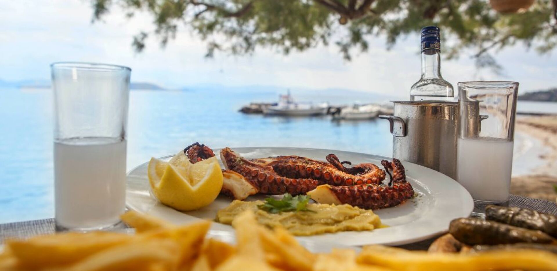 Δύο γαστρονομικές στάσεις που πρέπει οπωσδήποτε να κάνεις στην Αίγινα