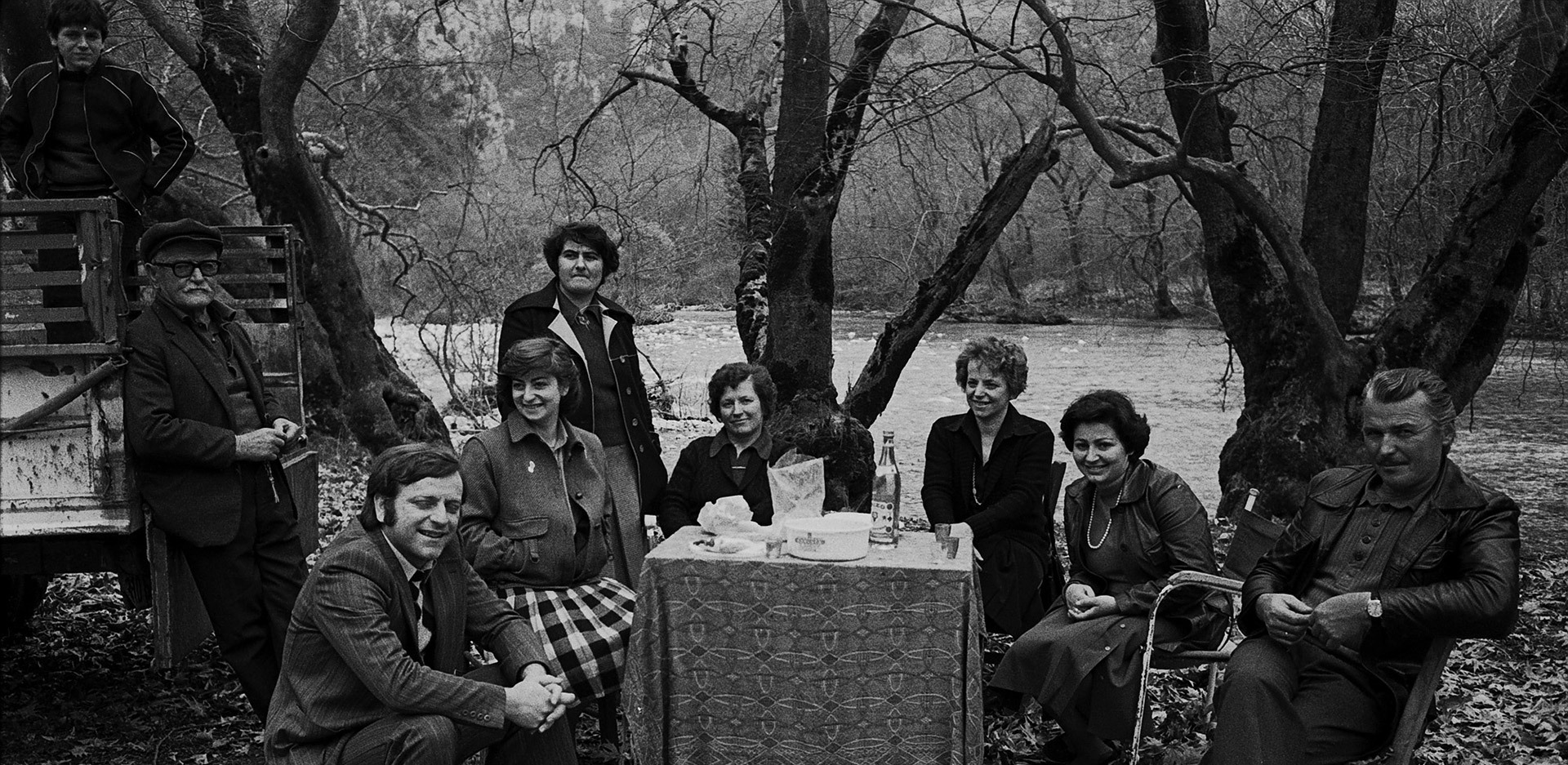 Το φωτογραφικό λεύκωμα «Η Ελλάδα που χάνεται» του Γιάννη Δήμου γίνεται ιστορικό αρχείο και εργαλείο οπτικής παιδείας για τις νέες γενιές.