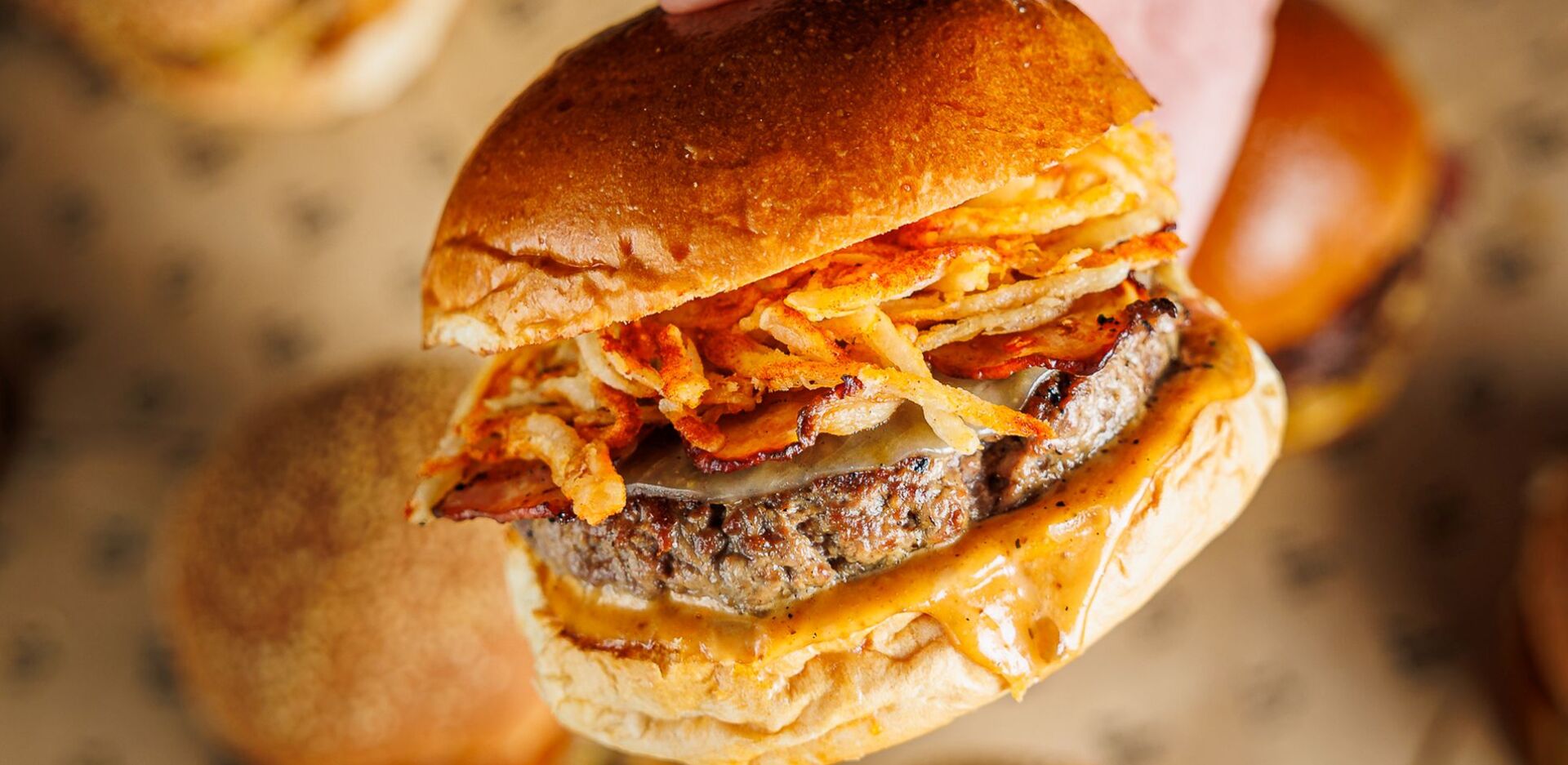 15 στέκια που ξέρουν τι πάει να πει καλό burger