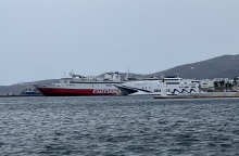 Σύγκρουση πλοίων στο λιμάνι της Τήνου